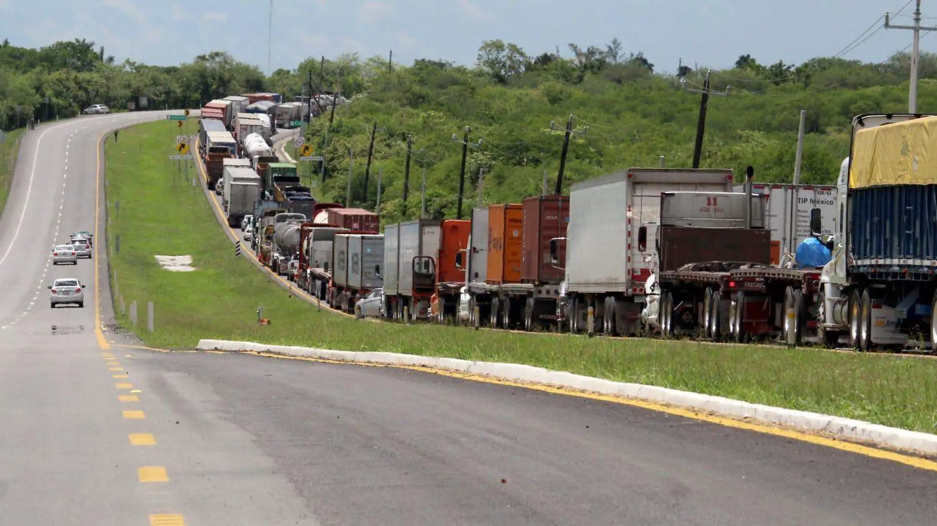 El mantenimiento a carreteras del país fue suspendido este año